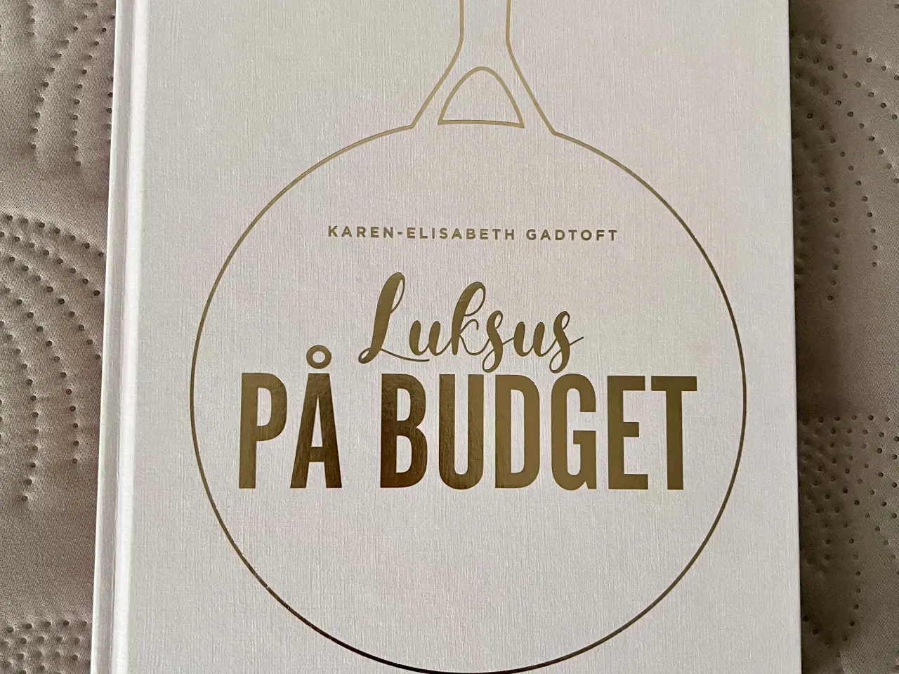 Billede 1 - “Luksus på budget” kogebog. 
