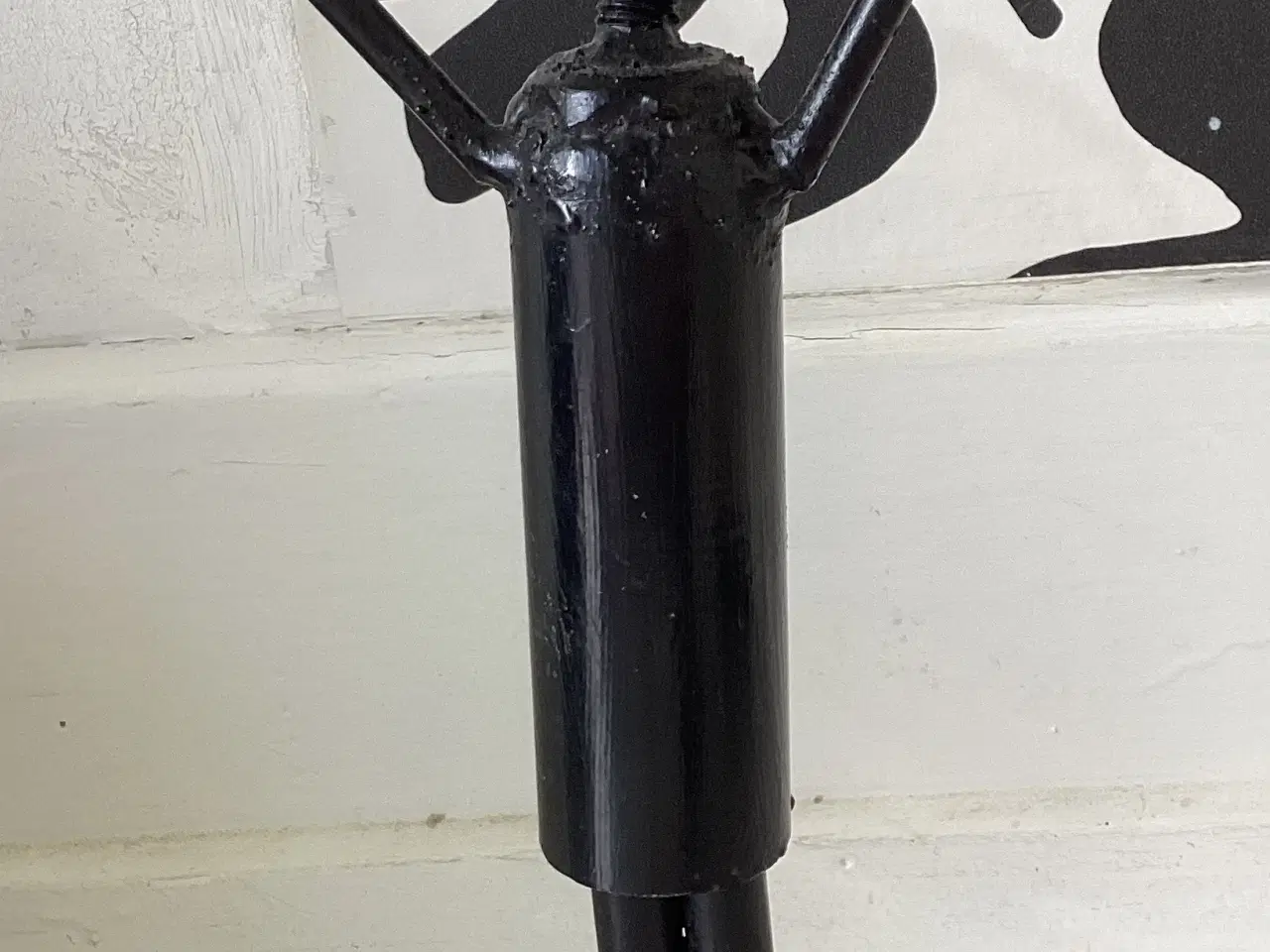 Billede 2 - Metal figur/skulptur af jublende mand/robot  