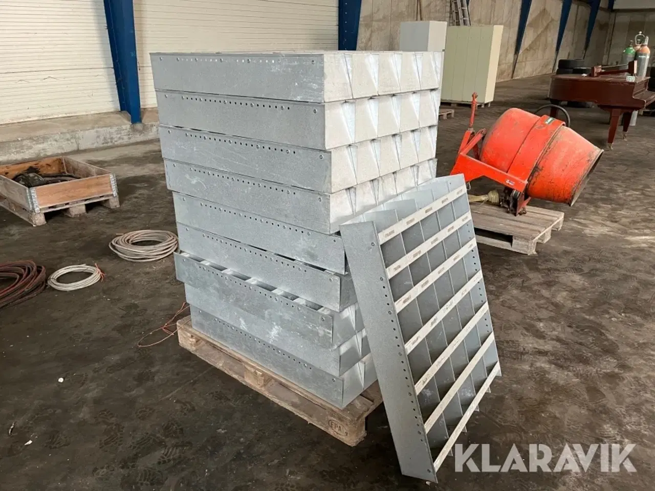 Billede 2 - Bolt hylder metal 10 styk