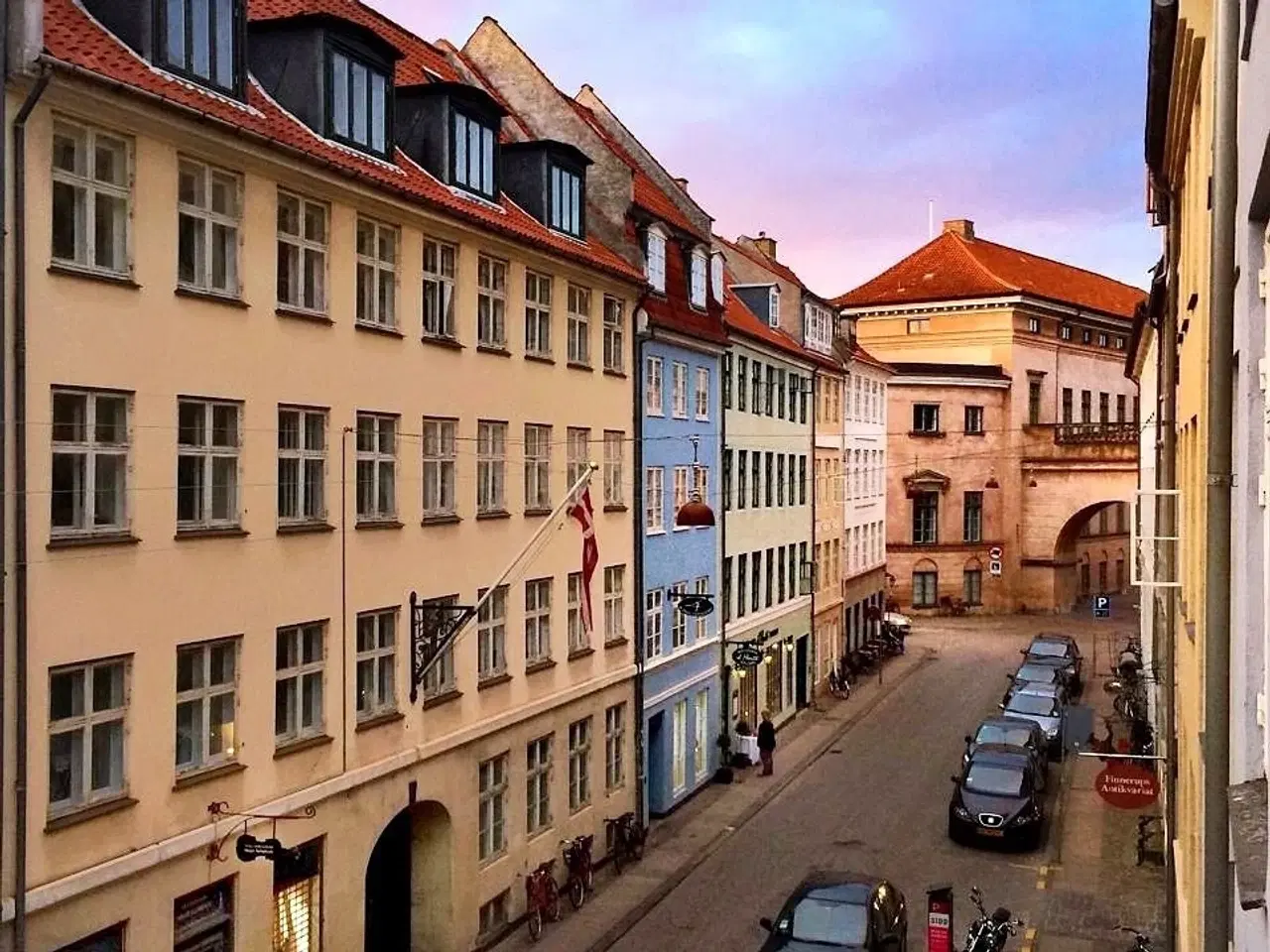 Billede 22 - Hjørnelokale på solsiden. med udsigt til rådhustårnet. velegnet til restaurant eller café