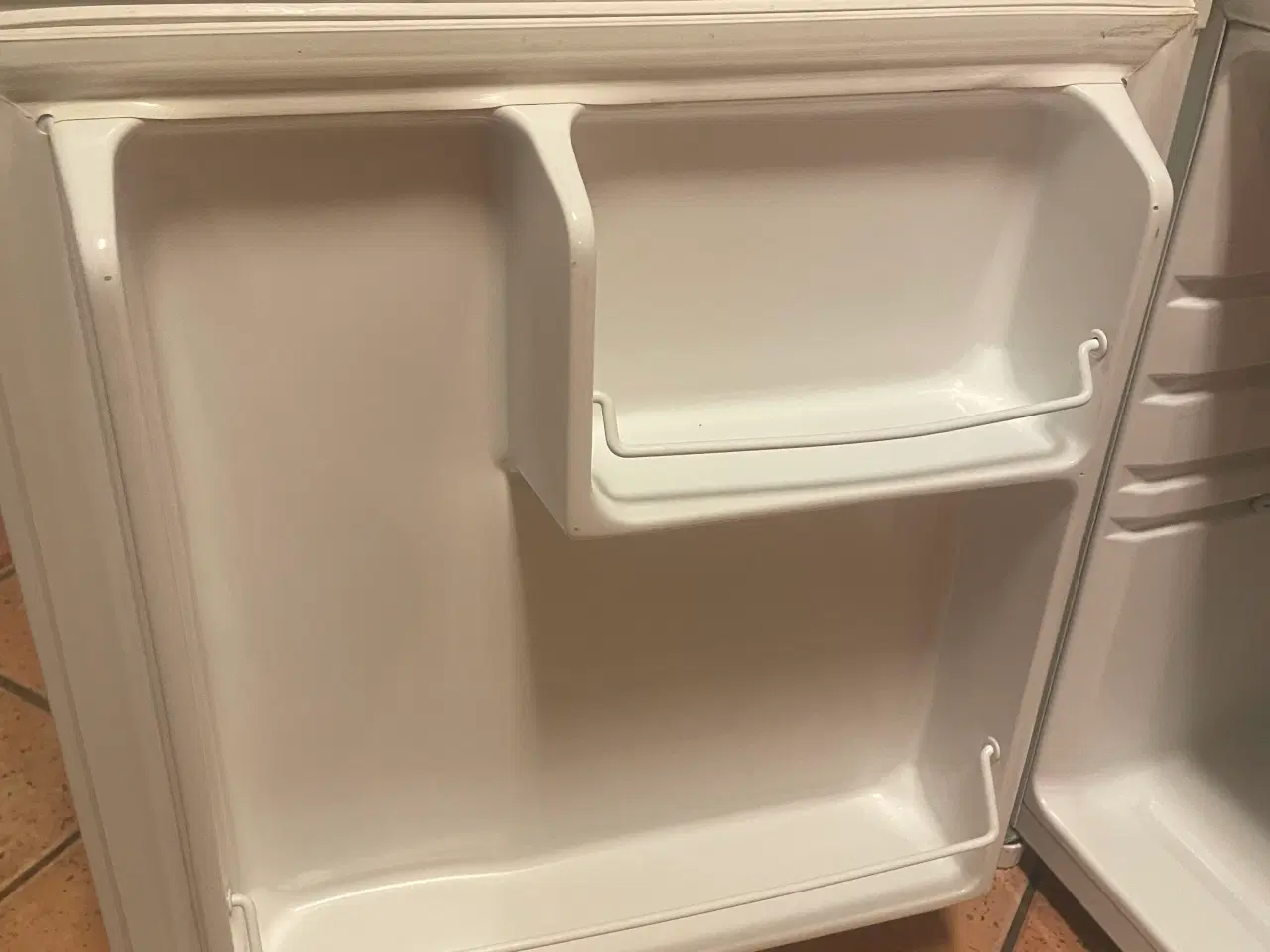 Billede 3 - Lille køleskab