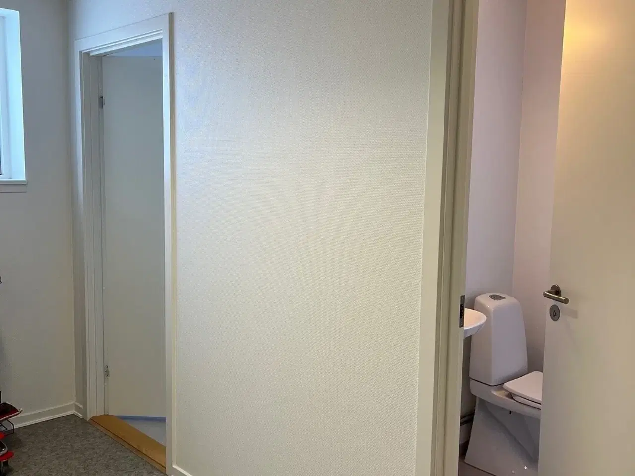 Billede 10 - Lager-/kontorlejemål på indhegnet grund