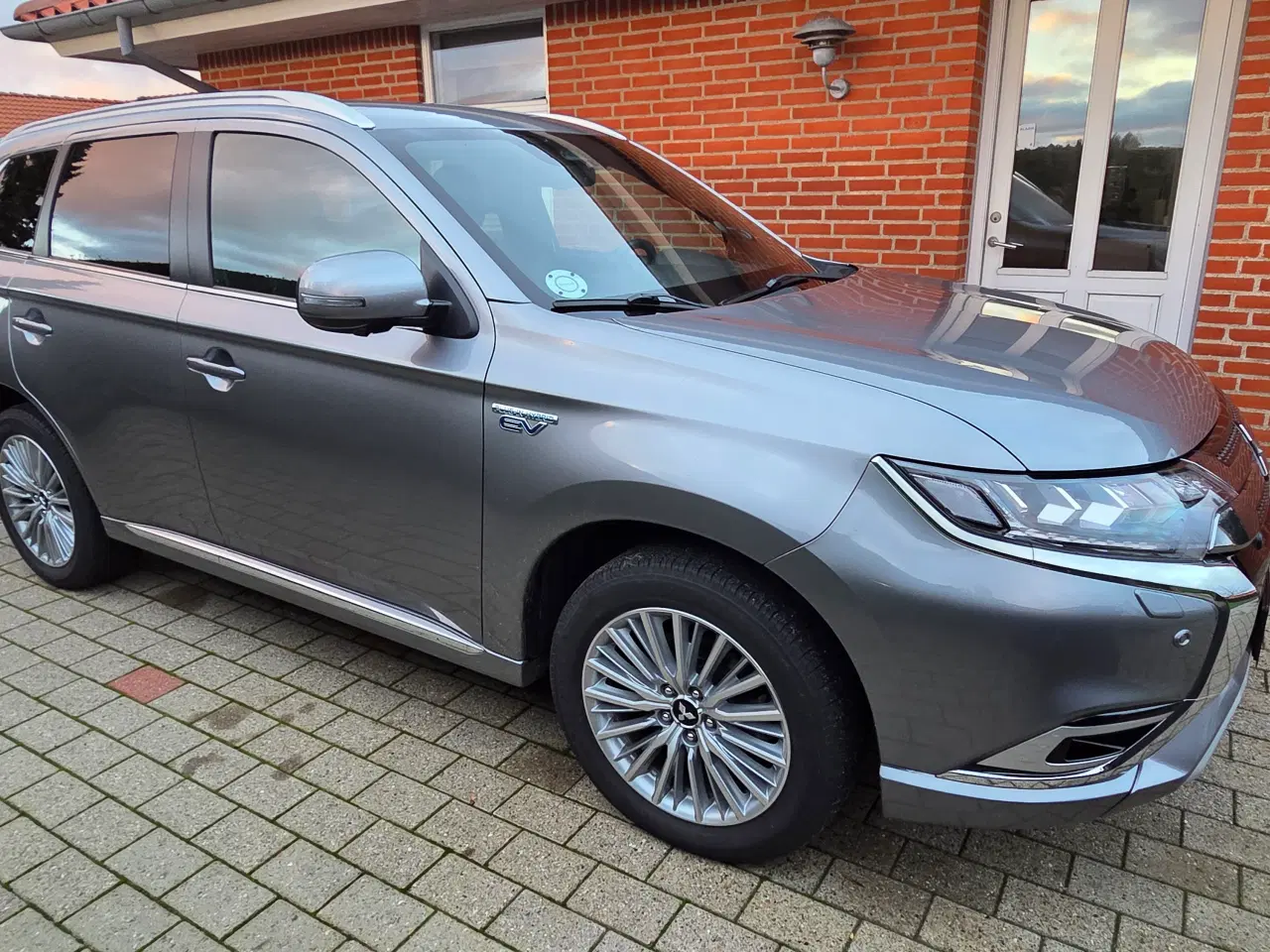 Billede 1 - Mitsubishi Outlander 2,4 PHEV CVT 4WD Instyle 2020