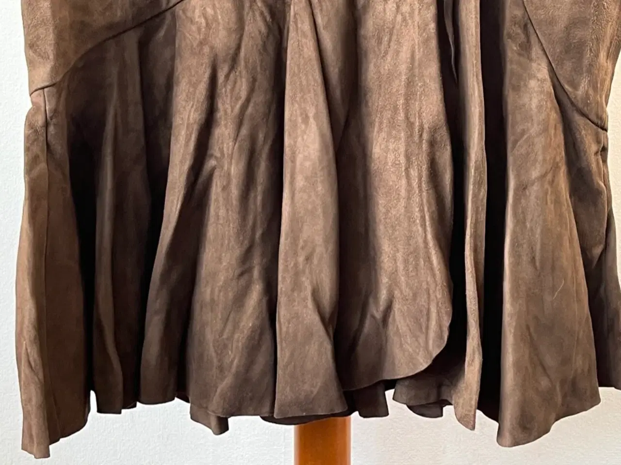 Billede 3 - Ralph Lauren, ruskindsnederdel, str 36