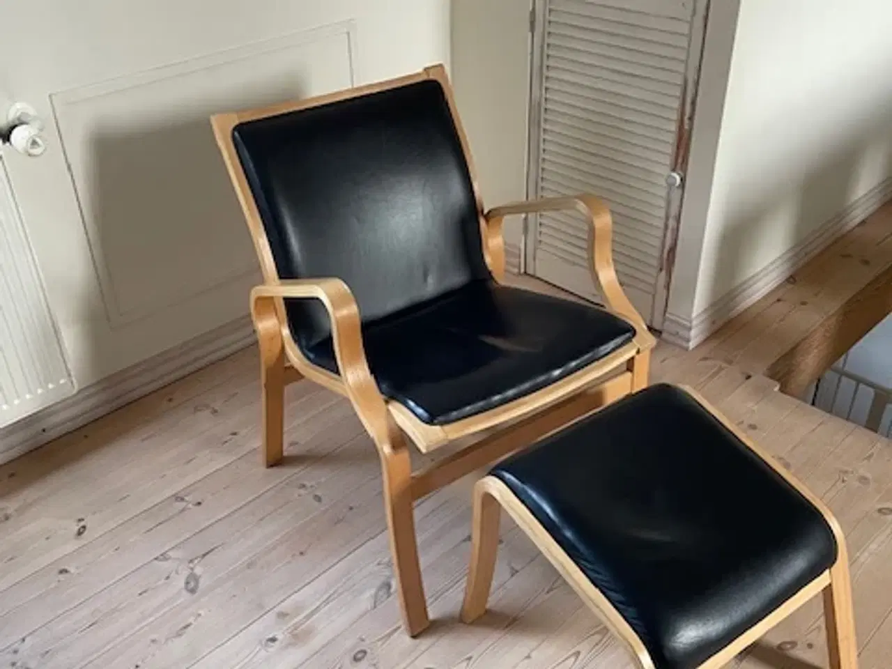 Billede 2 - Læder stole med tilhørende fodskammel