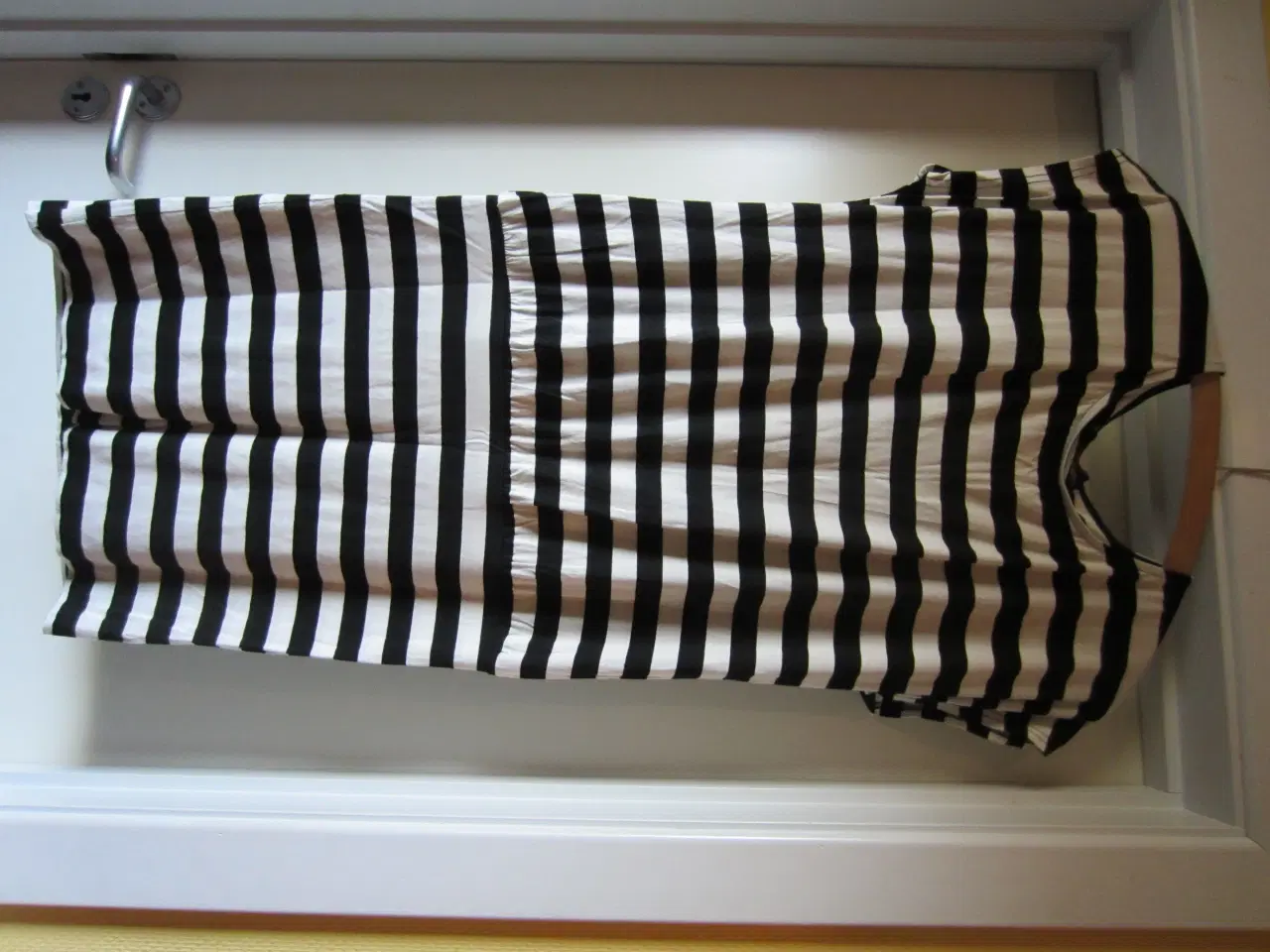 Billede 1 - Stribet kjole fra Sisters Point i str. S