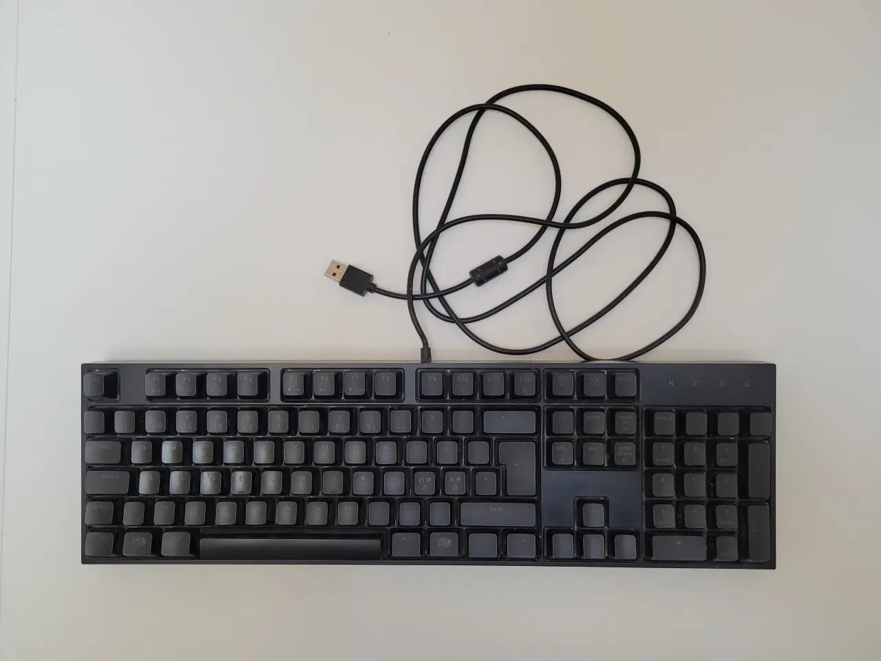 Billede 1 - 🎮💡 RGB Gamingtastatur – Cooler Master