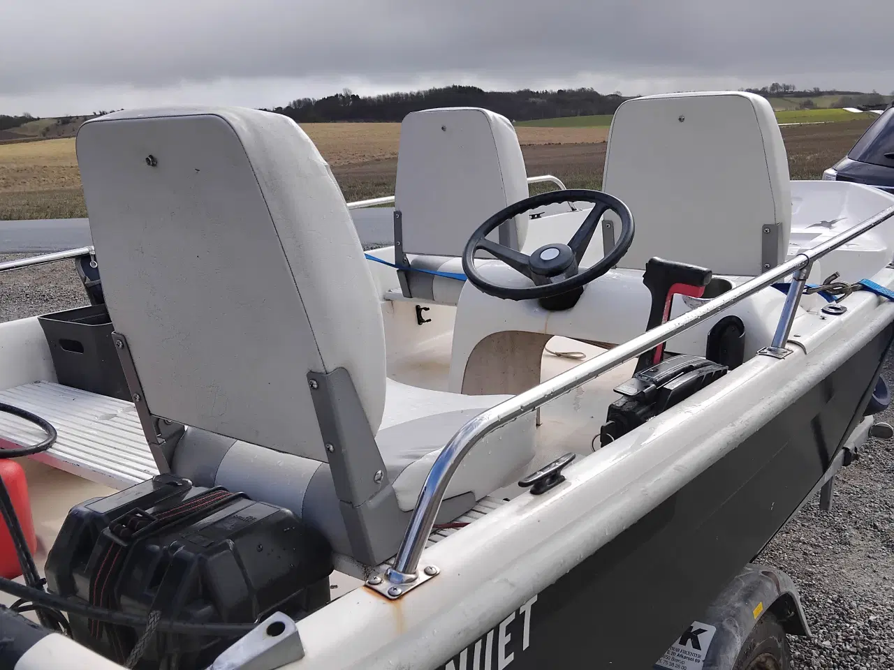 Billede 6 - Styrpultbåd med motor og trailer plus en del ekst