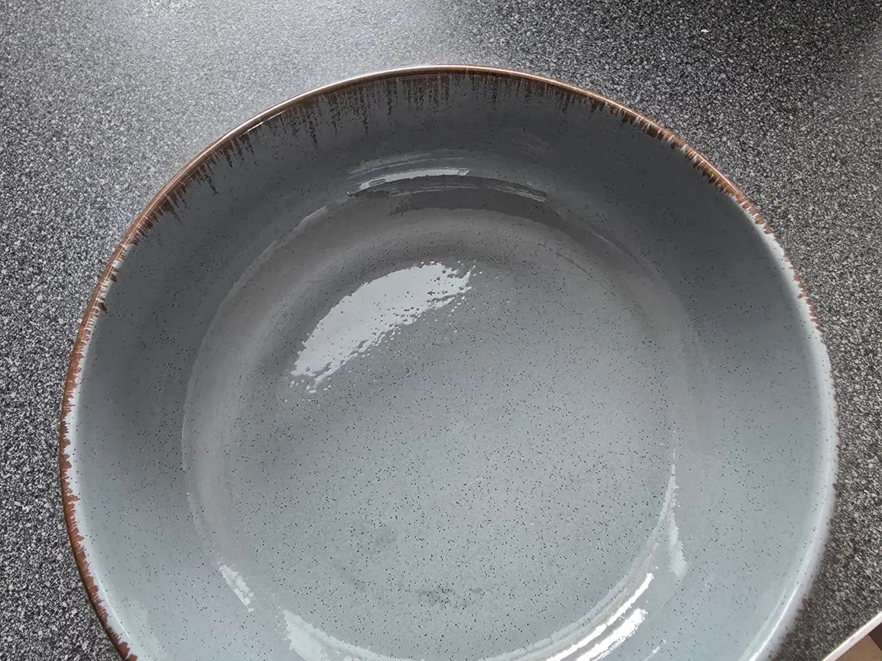 Billede 3 - Talerkner og skåle samt krus.