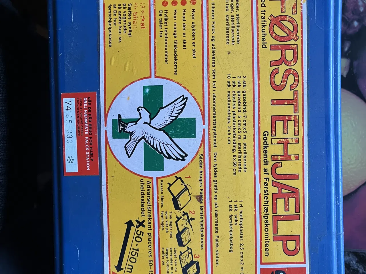 Billede 3 - 2 ældre Falck forbindskasser.  Giv bud.