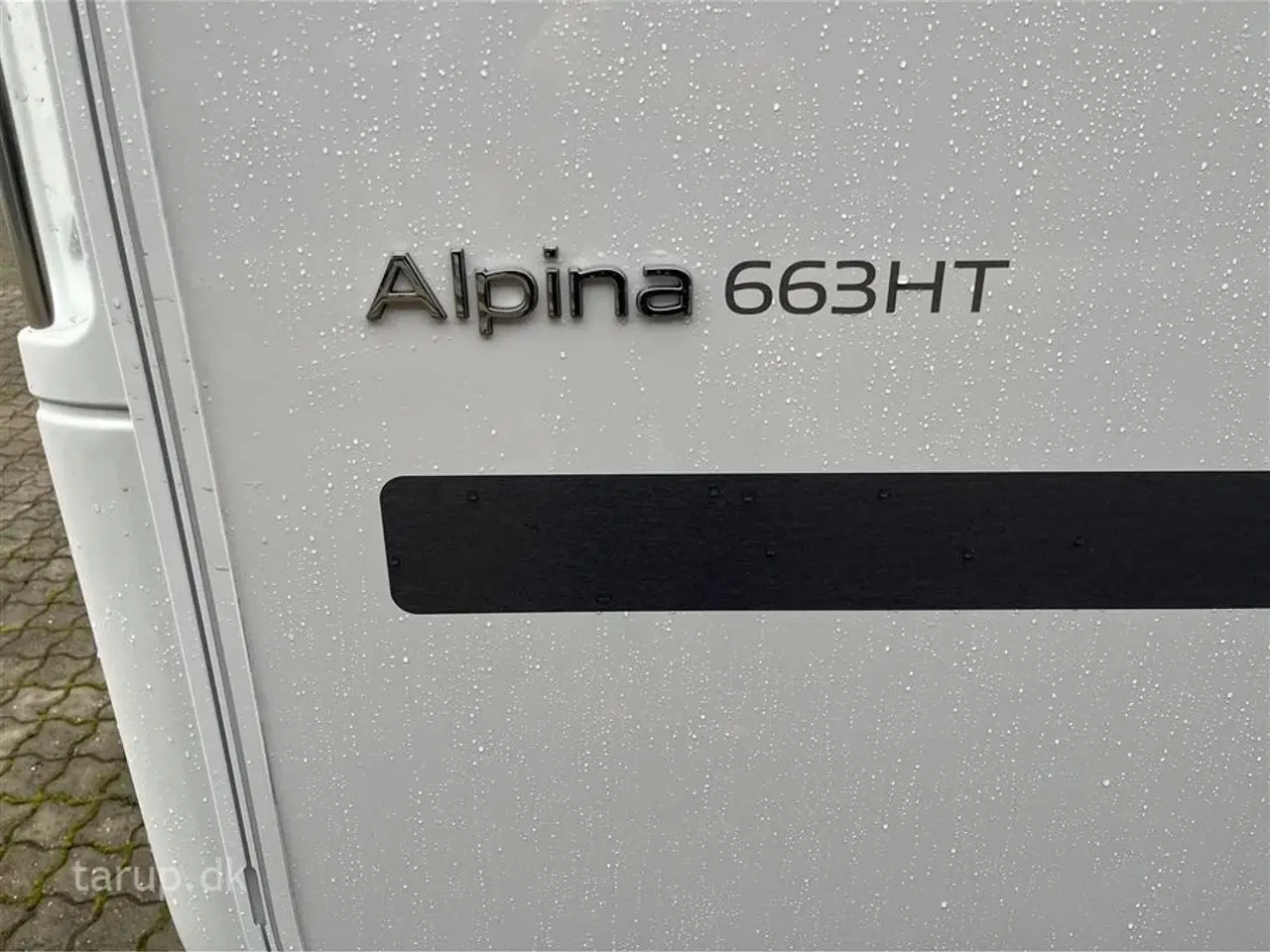 Billede 3 - 2025 - Adria Alpina 663 HT   Fritstående dobbeltseng på tværs, EL-chaiselong, Mach Plus,  ende-bade-værelse, frontkøkken, ALDE, panorama-vindue