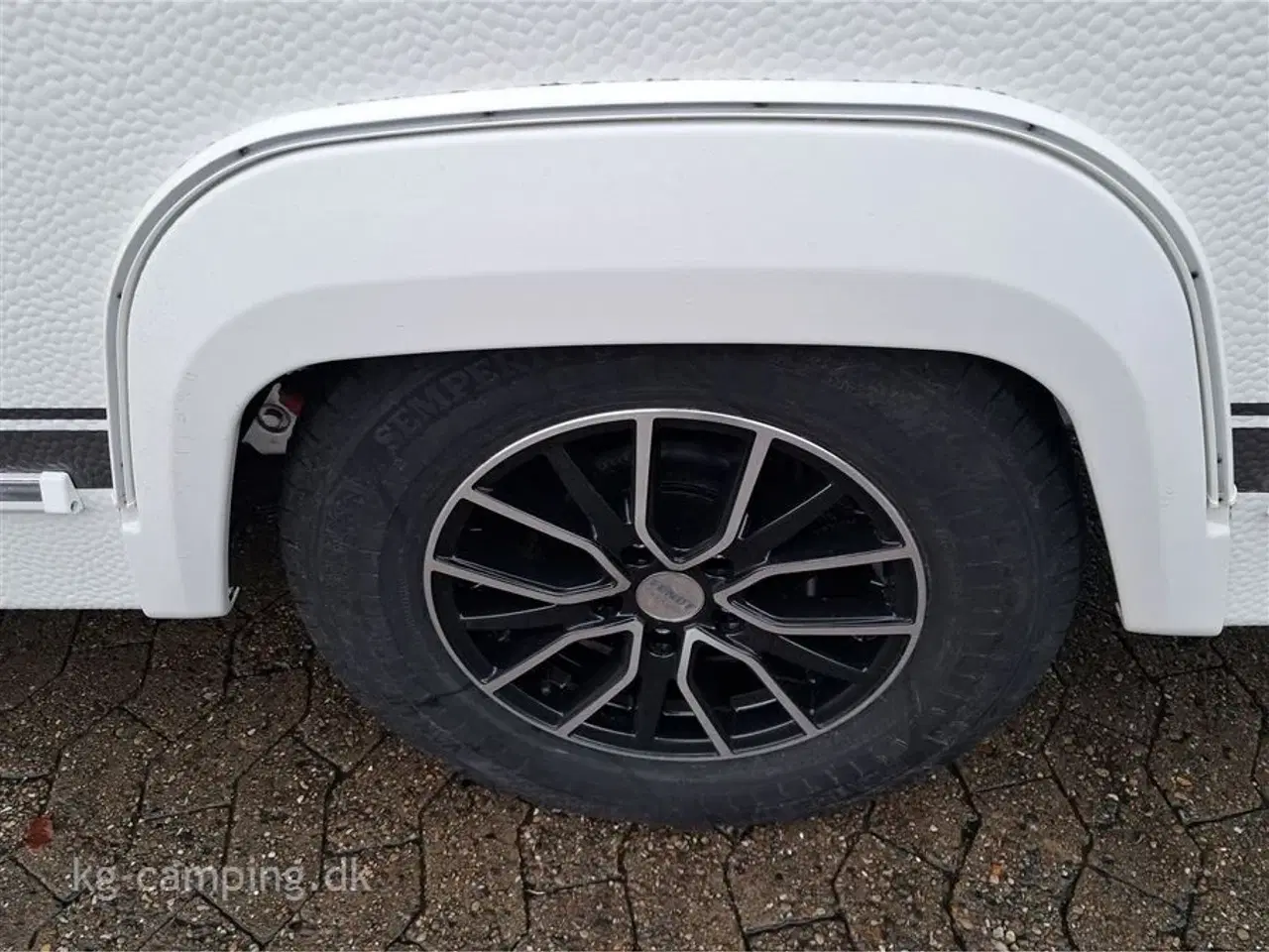 Billede 16 - 2026 - Fendt Bianco Selection 465 SFB Fransk dobbeltseng og Rundsiddegruppe - Kan nedvejes til 1500 kg.