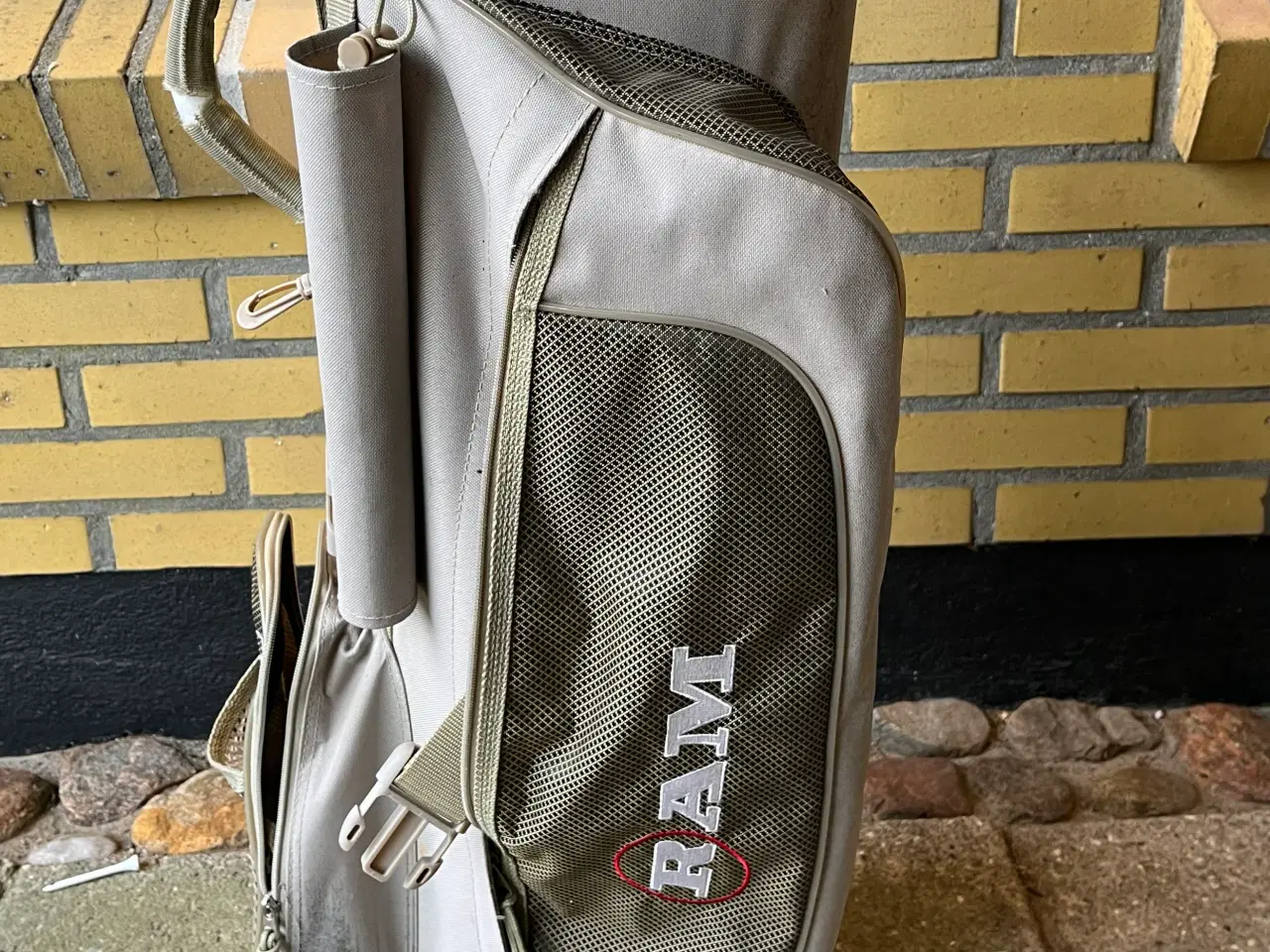 Billede 2 - RAM golfbag med indhold sælges