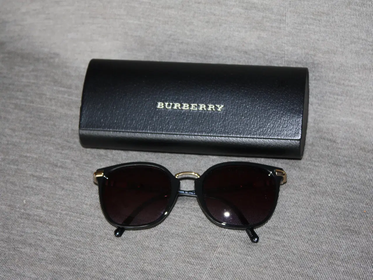 Billede 1 - Burberry dame solbriller 4262