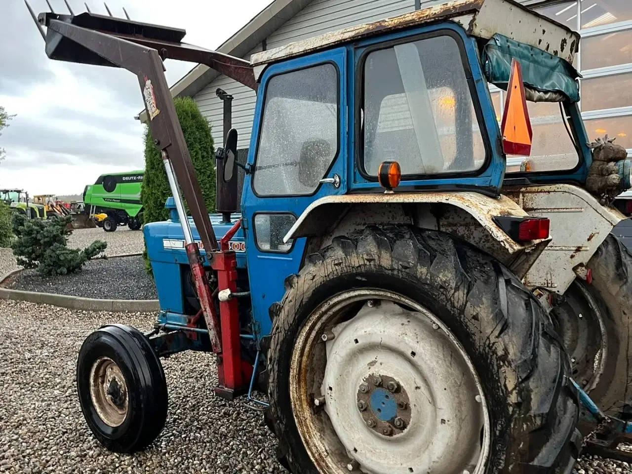 Billede 5 - Ford 4000 Y med frontlæsser monteret på