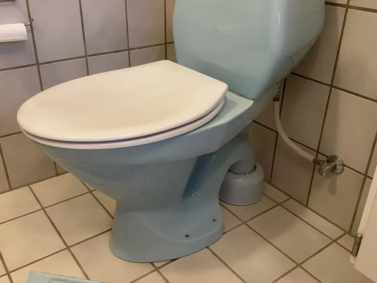 Billede 1 - Ifø Toilet og hylde i lyseblå