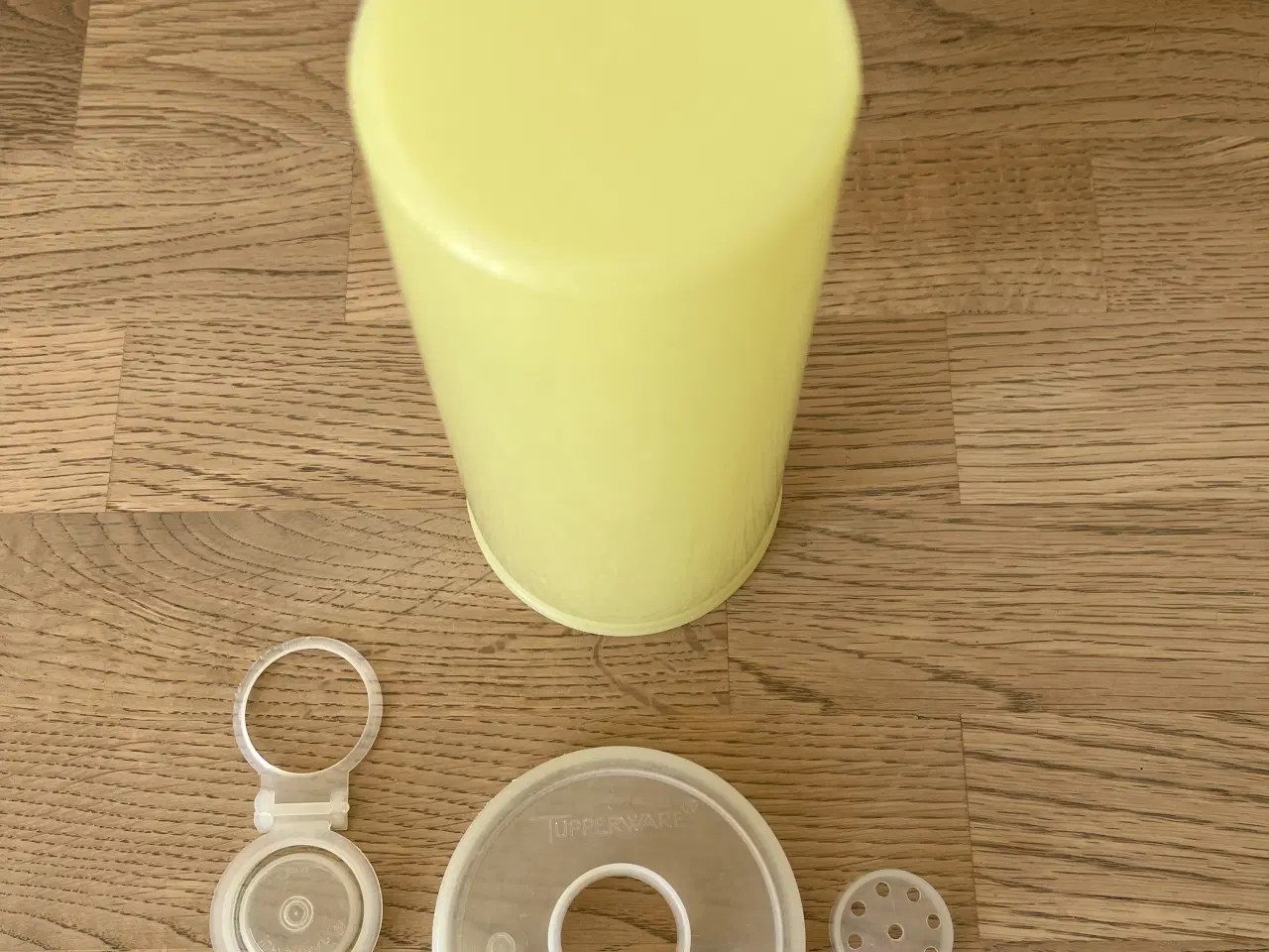 Billede 6 - Gul TUPPERWARE bøtte med låg og strø-indsats