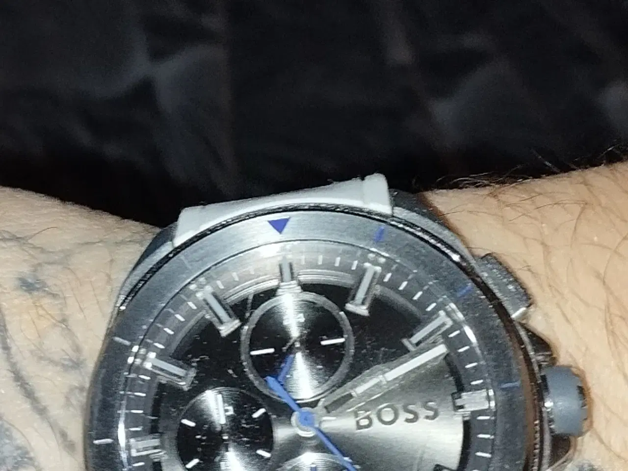 Billede 7 - Hugo Boss trøjere og ur med hvid gummirem 