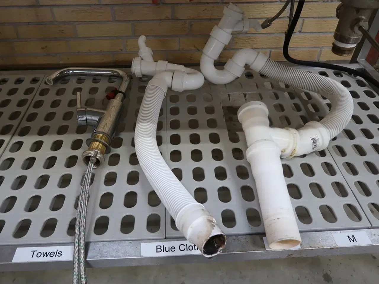 Billede 7 - Rustfri stålbord med vask & underhylde