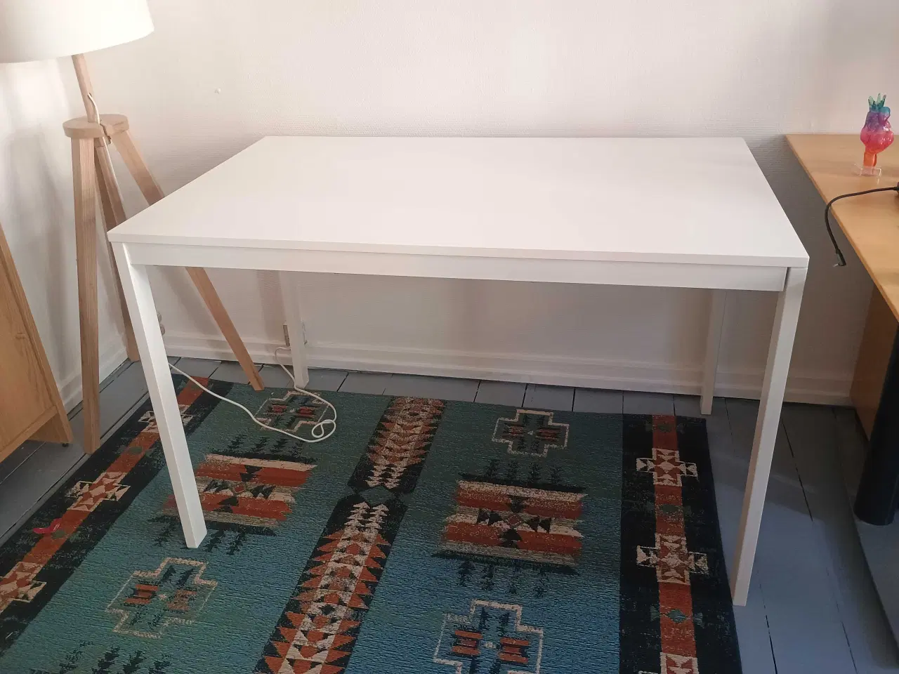 Billede 1 - Spisebord med udtræk. Samlet og ubrugt 