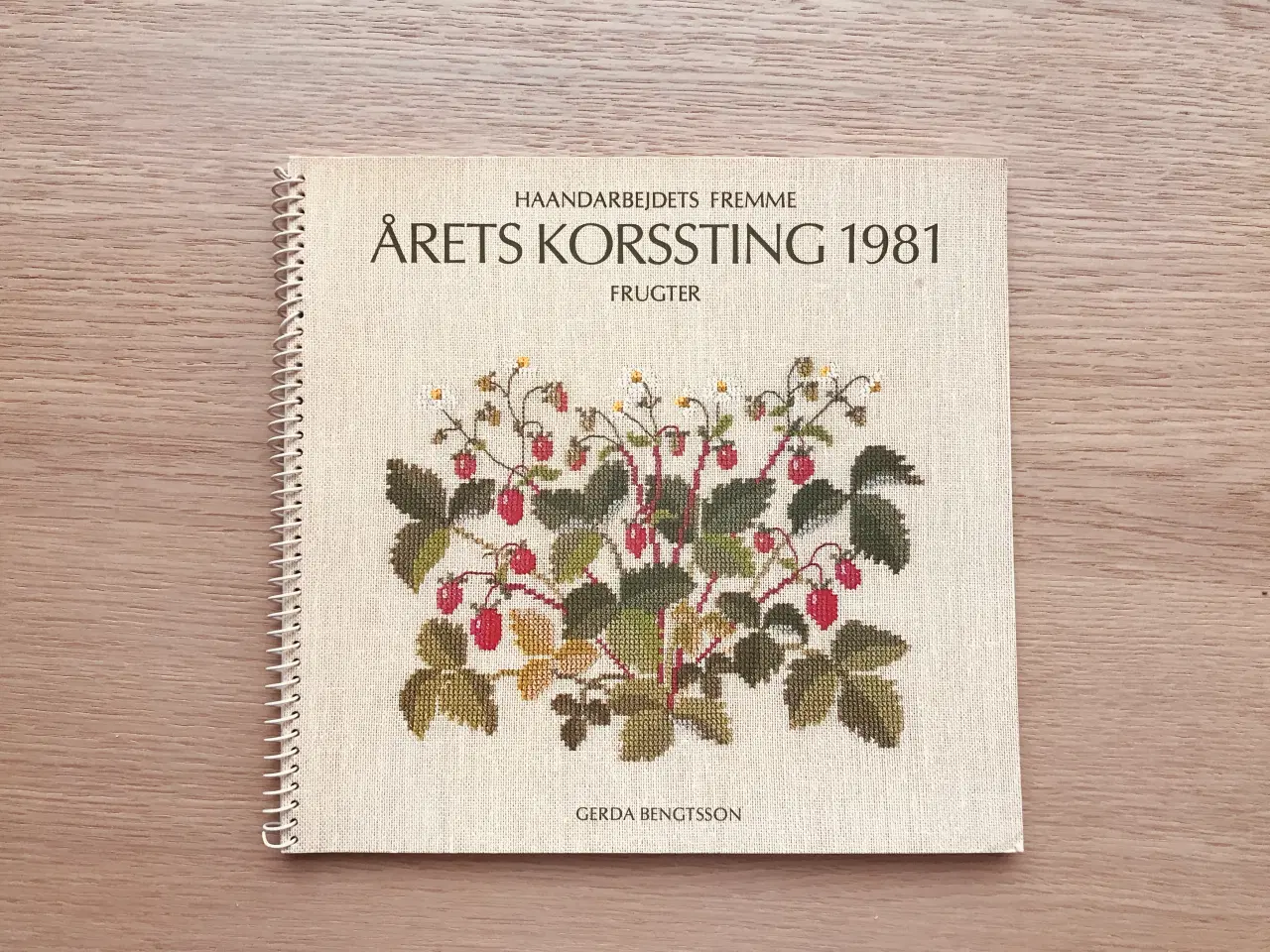 Billede 1 - Årets Korssting 1981  -  Frugter