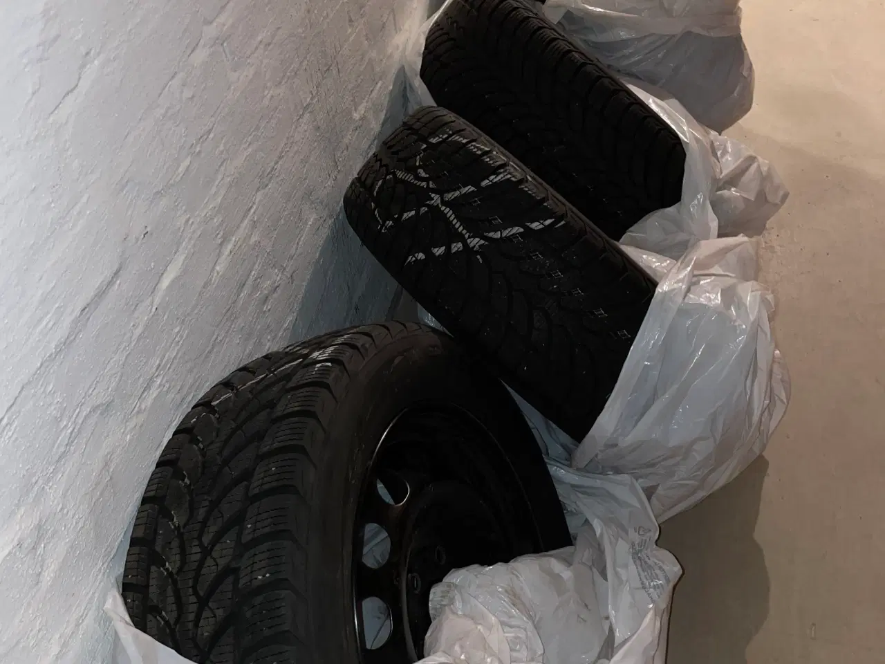 Billede 2 - 4 stk. Bridgestone Blizzak LM-32 vinterdæk på orig