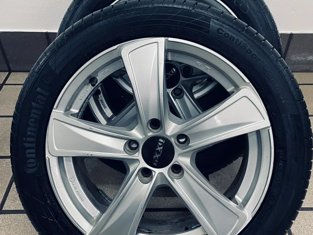 Billede 5 - ‼️ Flotte 17” Alufælge med Sommerdæk – 5x112 – TOP