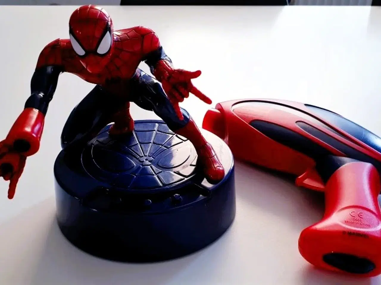 Billede 1 - Spiderman skyder 40,-kr.
