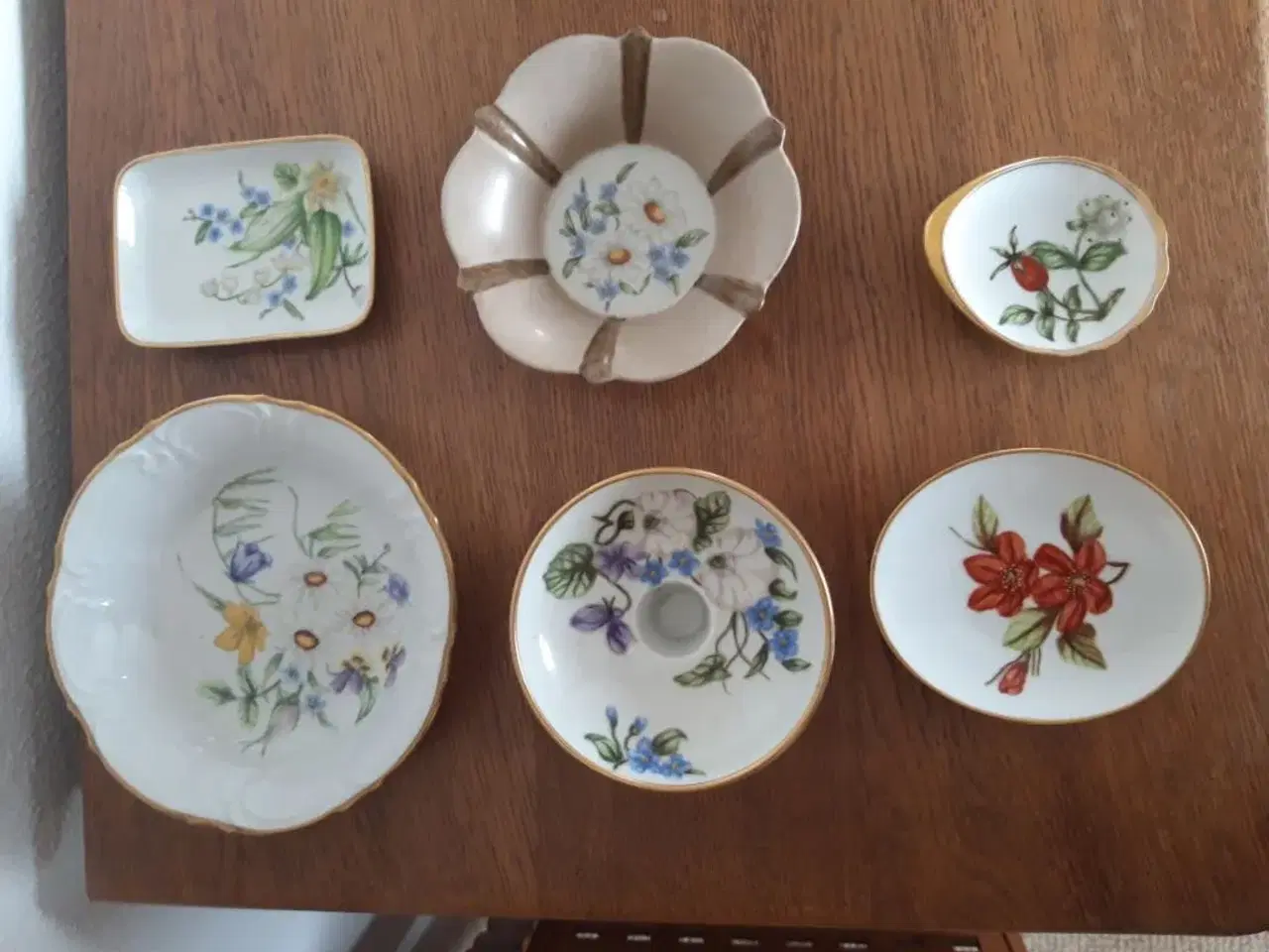 Billede 1 - Sødt håndmalet porcelæn pr. stk 10 kr