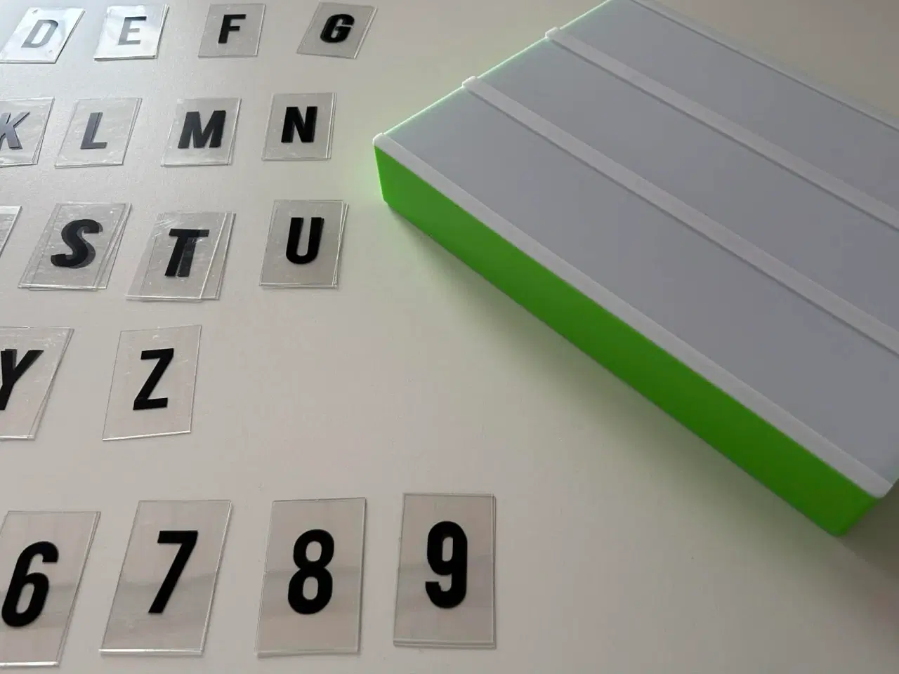 Billede 3 - Lysboks med 92 bogstaver og symboler