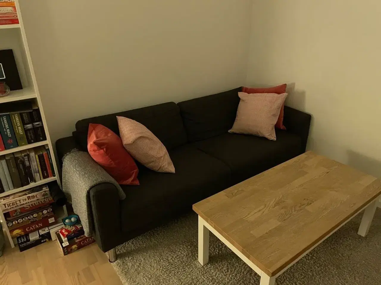 Billede 3 - Velholdt sofa gives væk