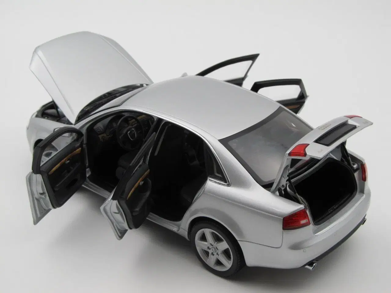 Billede 5 - 2005 Audi A4 3,2 FSI Quattro Minichamps - 1:18