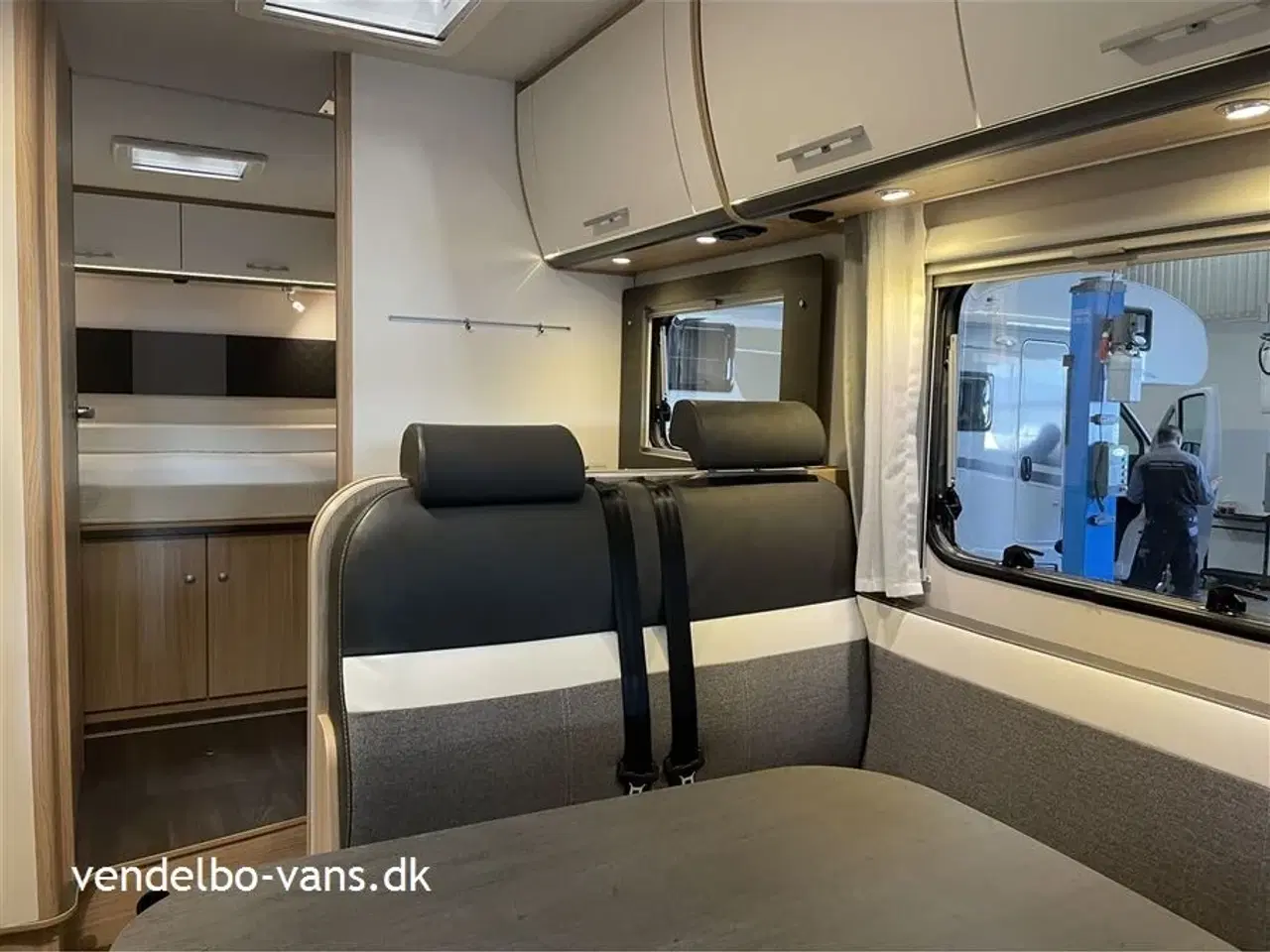 Billede 9 - 0 - SunLight I 69 L Aut.   Bemærk det lave km tal - 160 HK - 9 trins automatgear