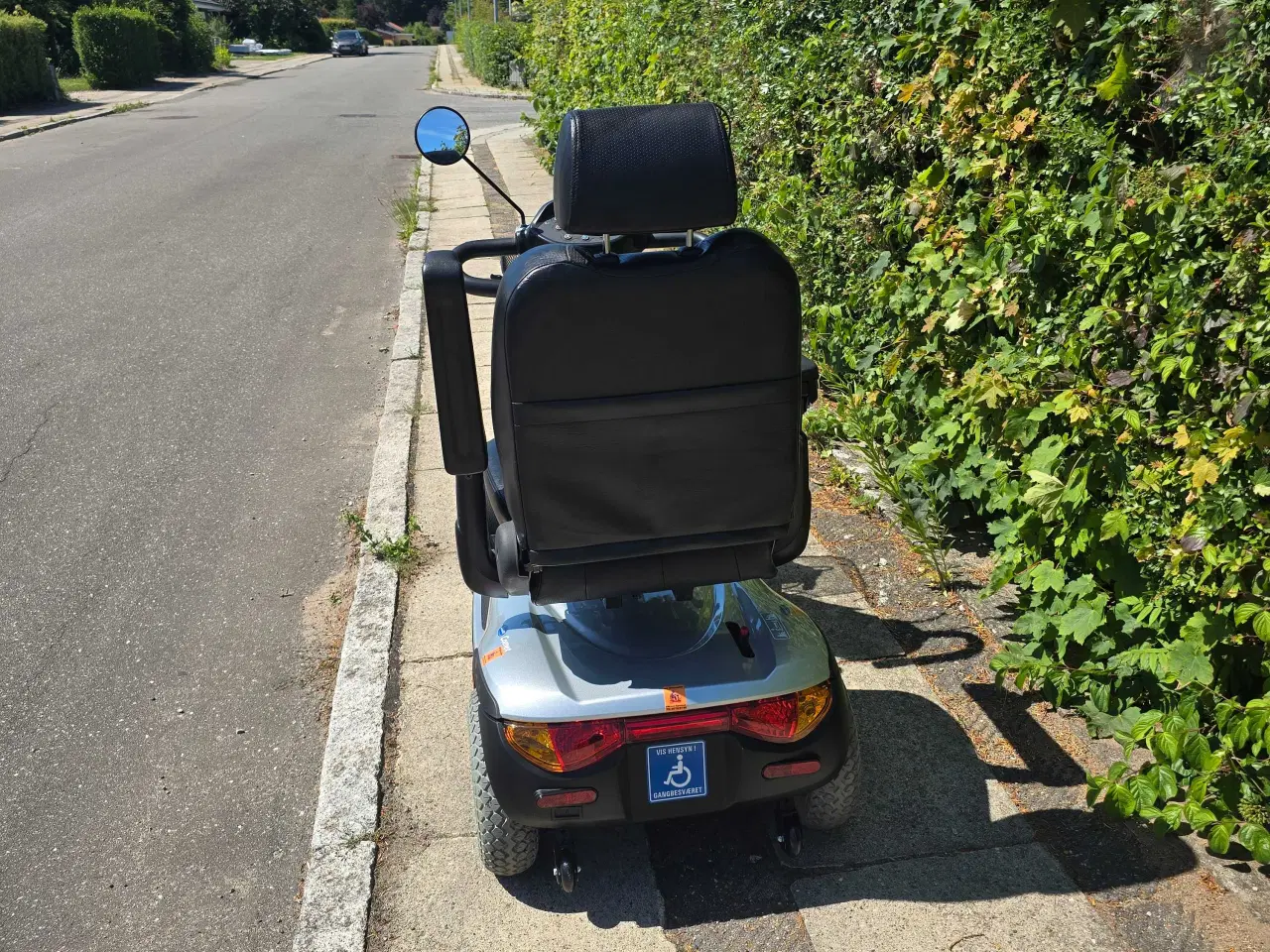 Billede 2 - Elscooter mrk Invacare årg 2023