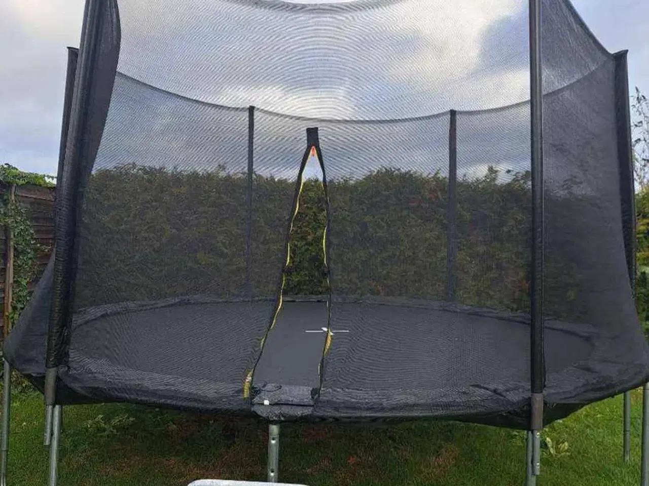 Billede 1 - Trampolin par måneder gammel