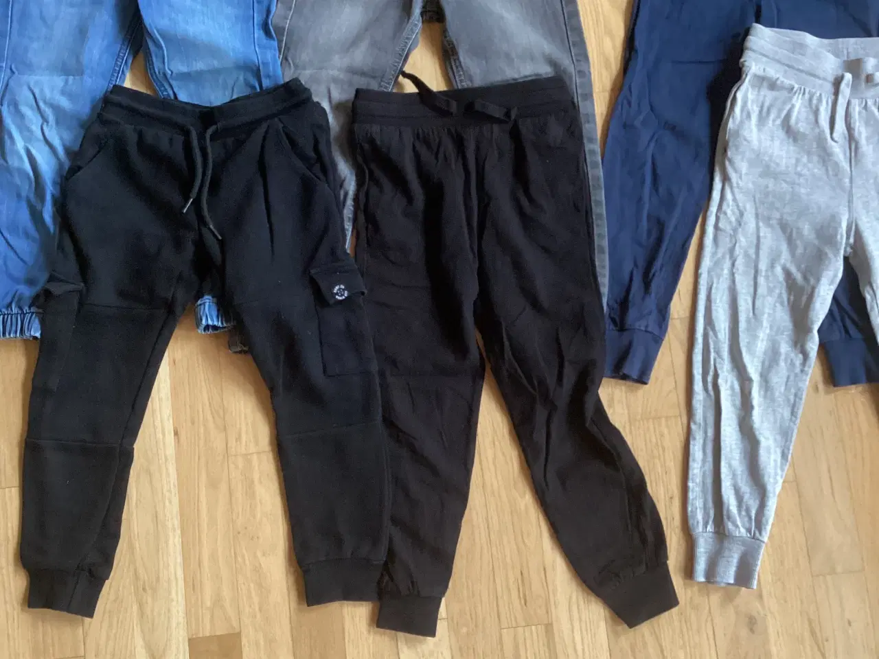 Billede 1 - Bukse pakke str. 116