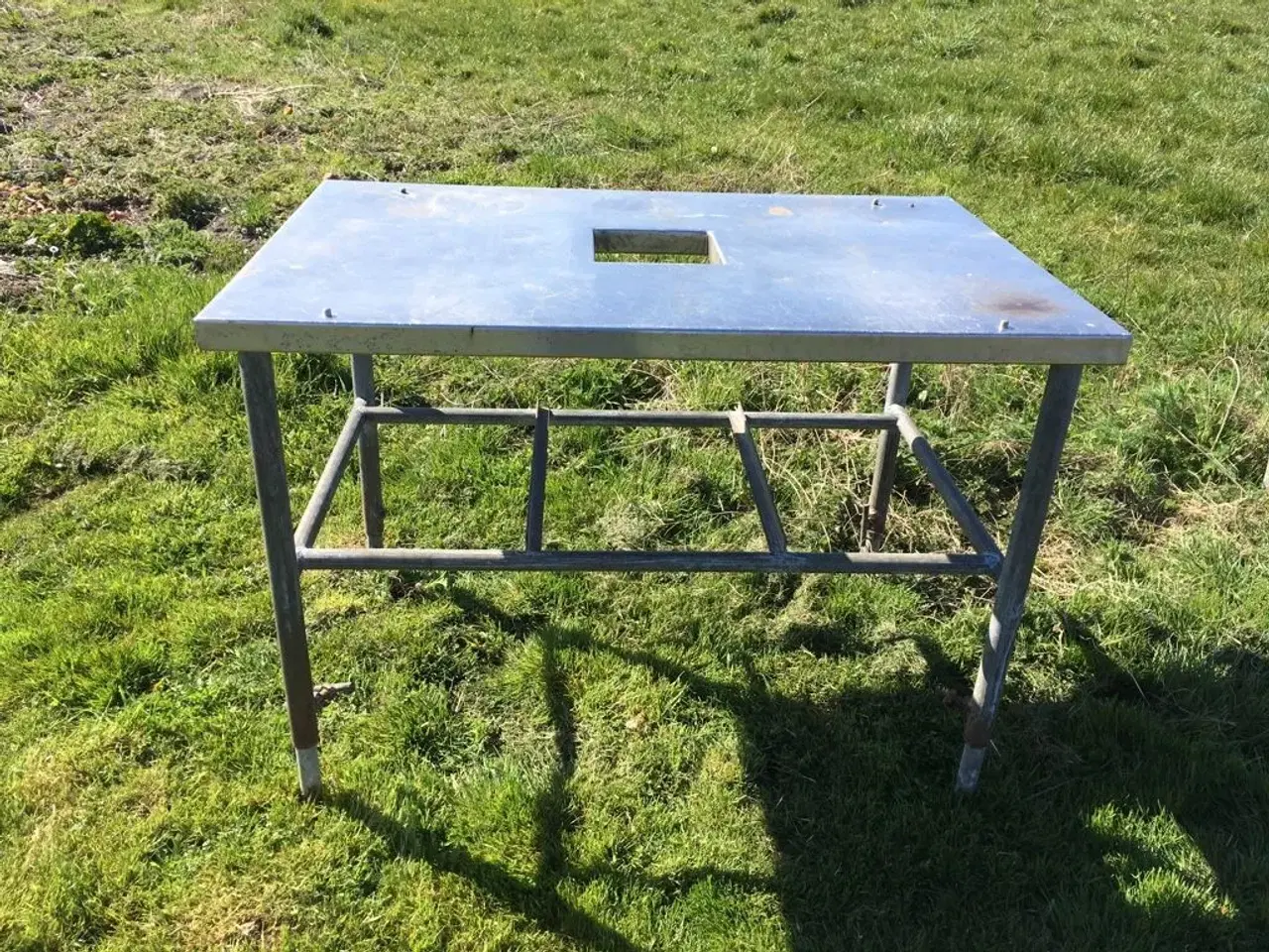 Billede 1 - Stålbord, Udv. mål: L 123, B 80 og H 82 cm, 