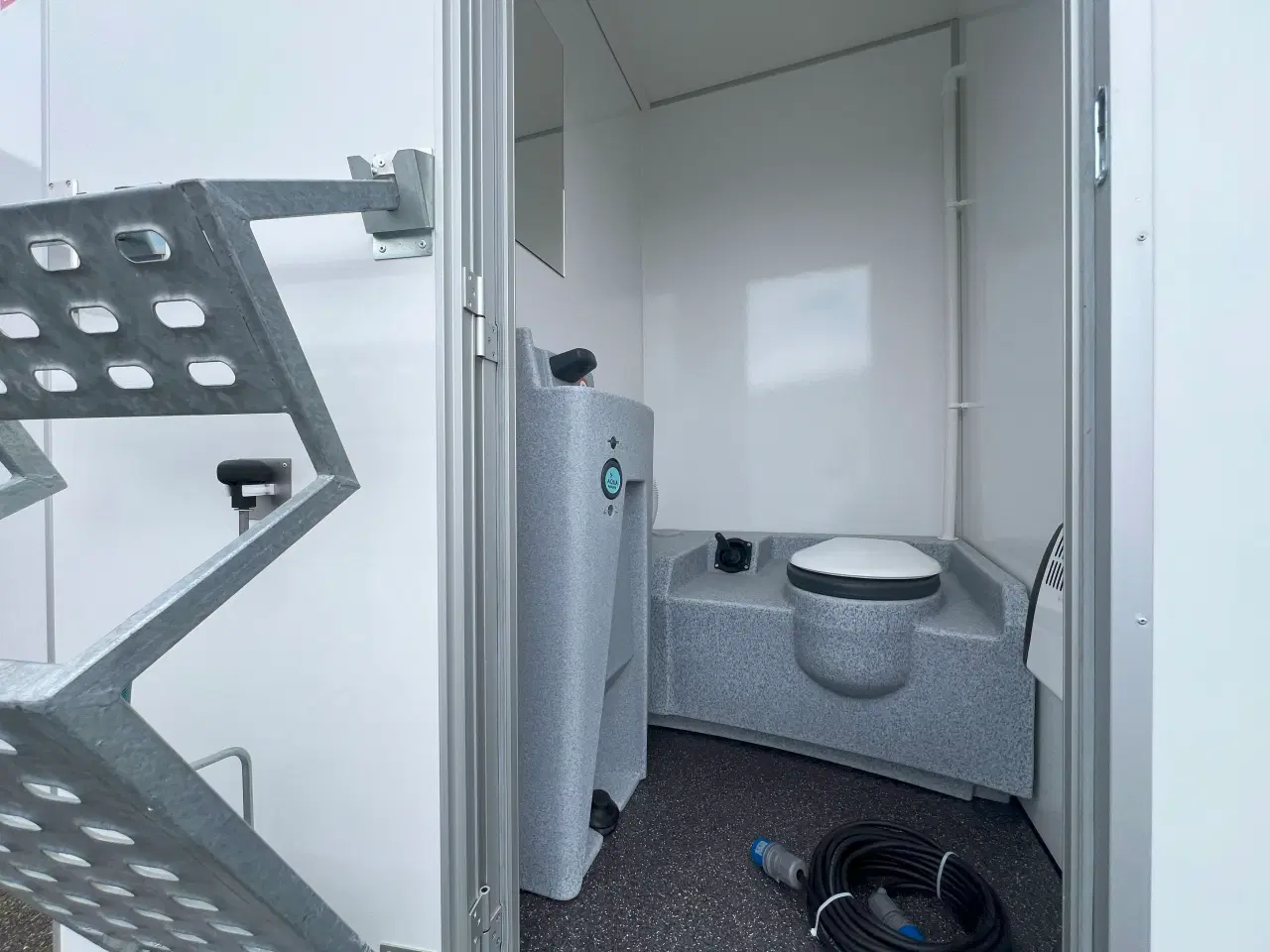 Billede 6 - Type 320: Kontor--Spisevogn med tanktoilet 2 pers.