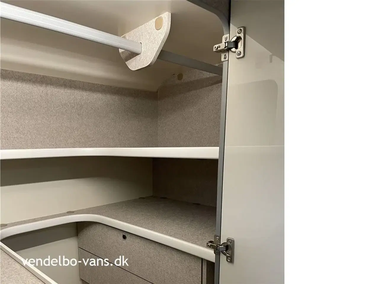 Billede 26 - 2025 - McLouis Mc4 Slim 337 Nem og handy - kort - lav - smal