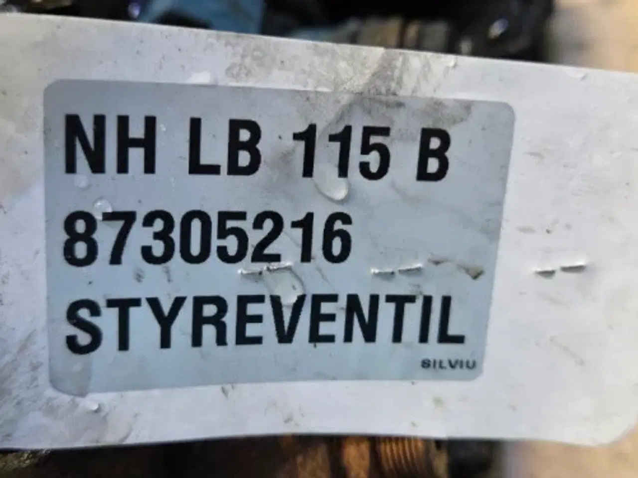 Billede 2 - New Holland LB115B Hydraulikventil 87305216