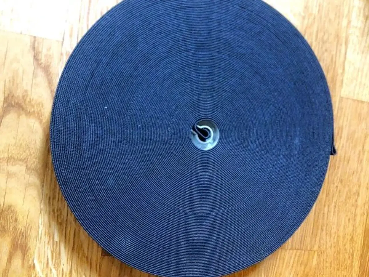 Billede 2 - Hel rulle med god, sort elastik