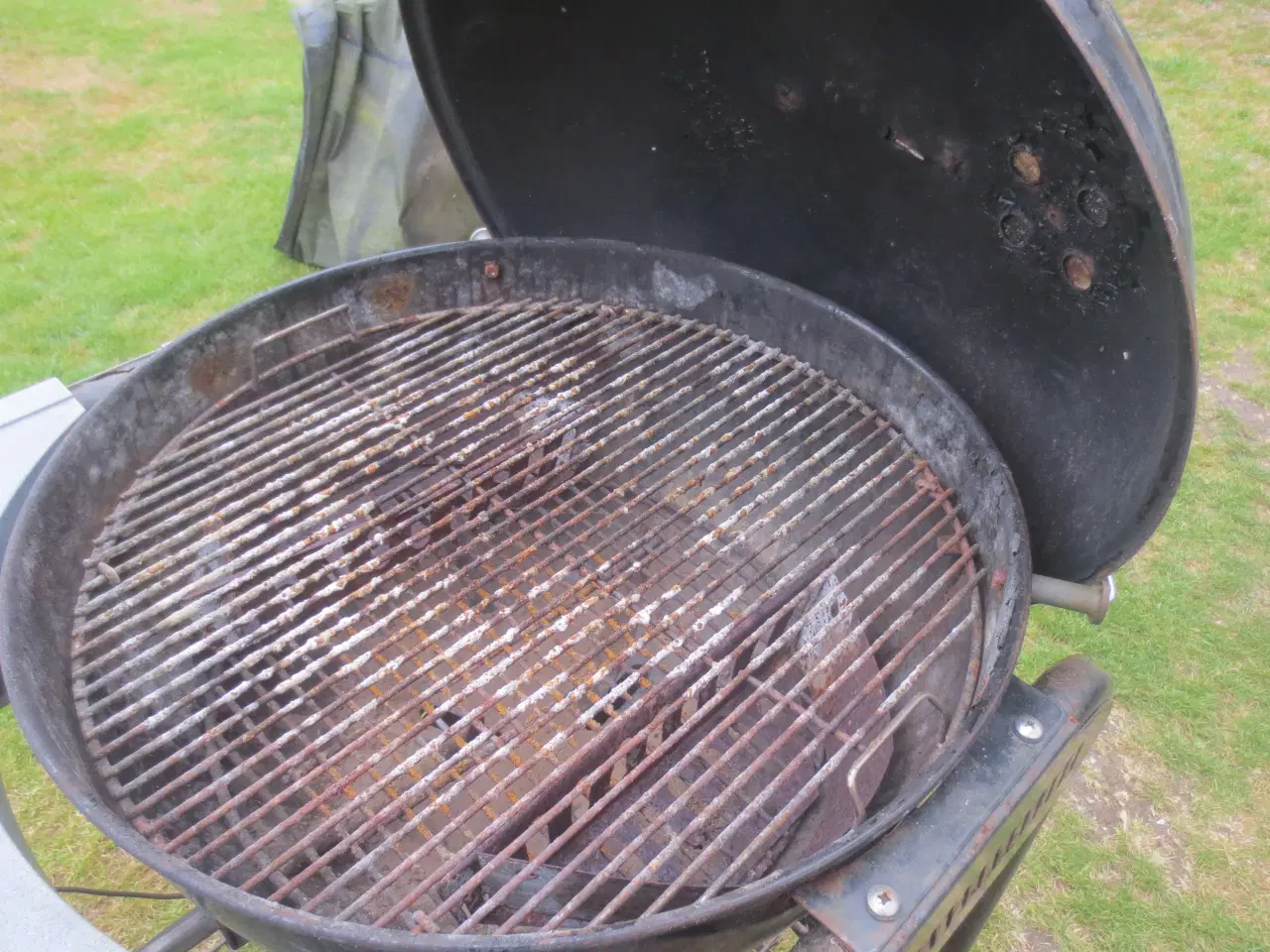 Billede 4 - 1 stk Weber Kuglegrill med Bord