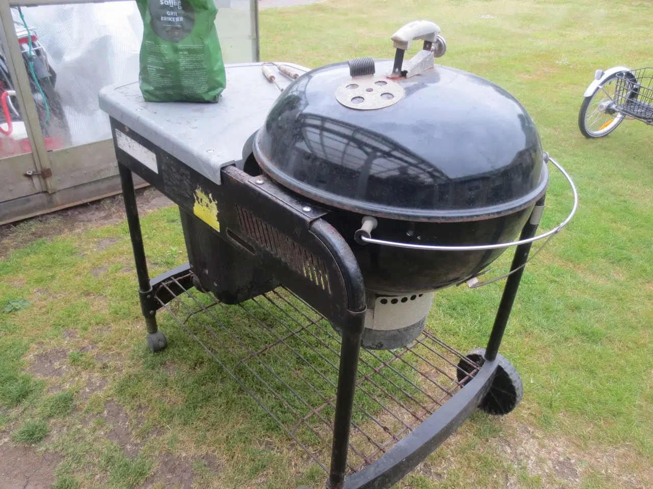 Billede 2 - 1 stk Weber Kuglegrill med Bord