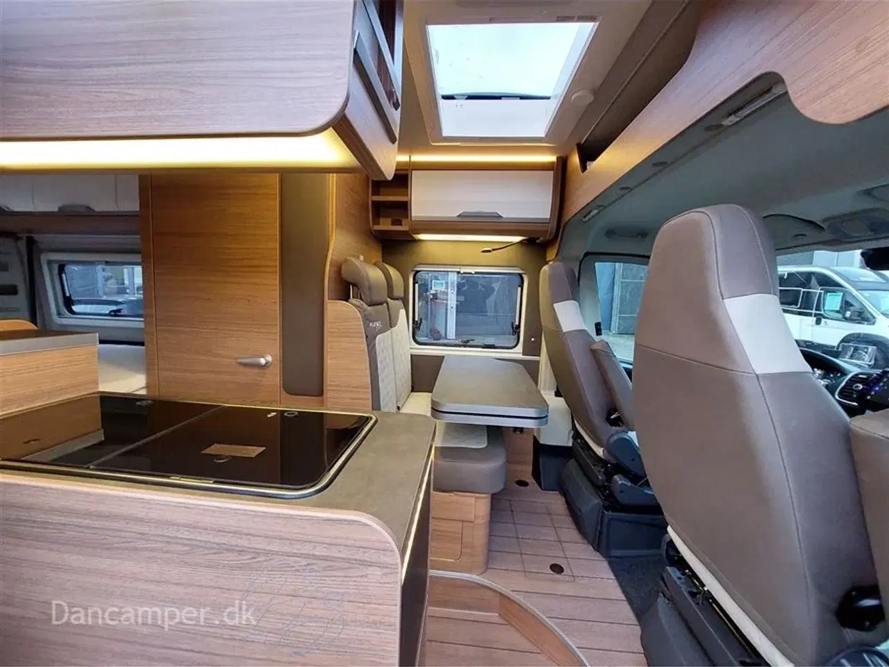 Billede 10 - 2024 - Knaus Boxlife 600 ME Platinum Selection 140 Hk 8 trins aut.gear, adoptiv fartpilot, under 6 meter, man ligger på langs i den store hæve/sænkbar seng