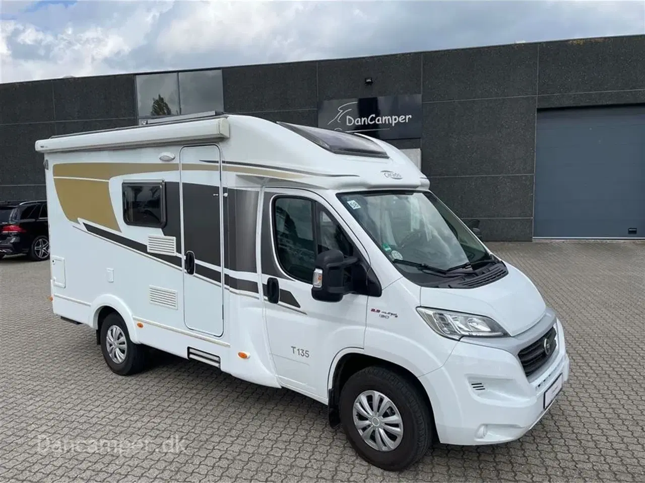 Billede 2 - 2018 - Carado T 135   Pæn og velholdt camper. Fransk seng, solceller.
