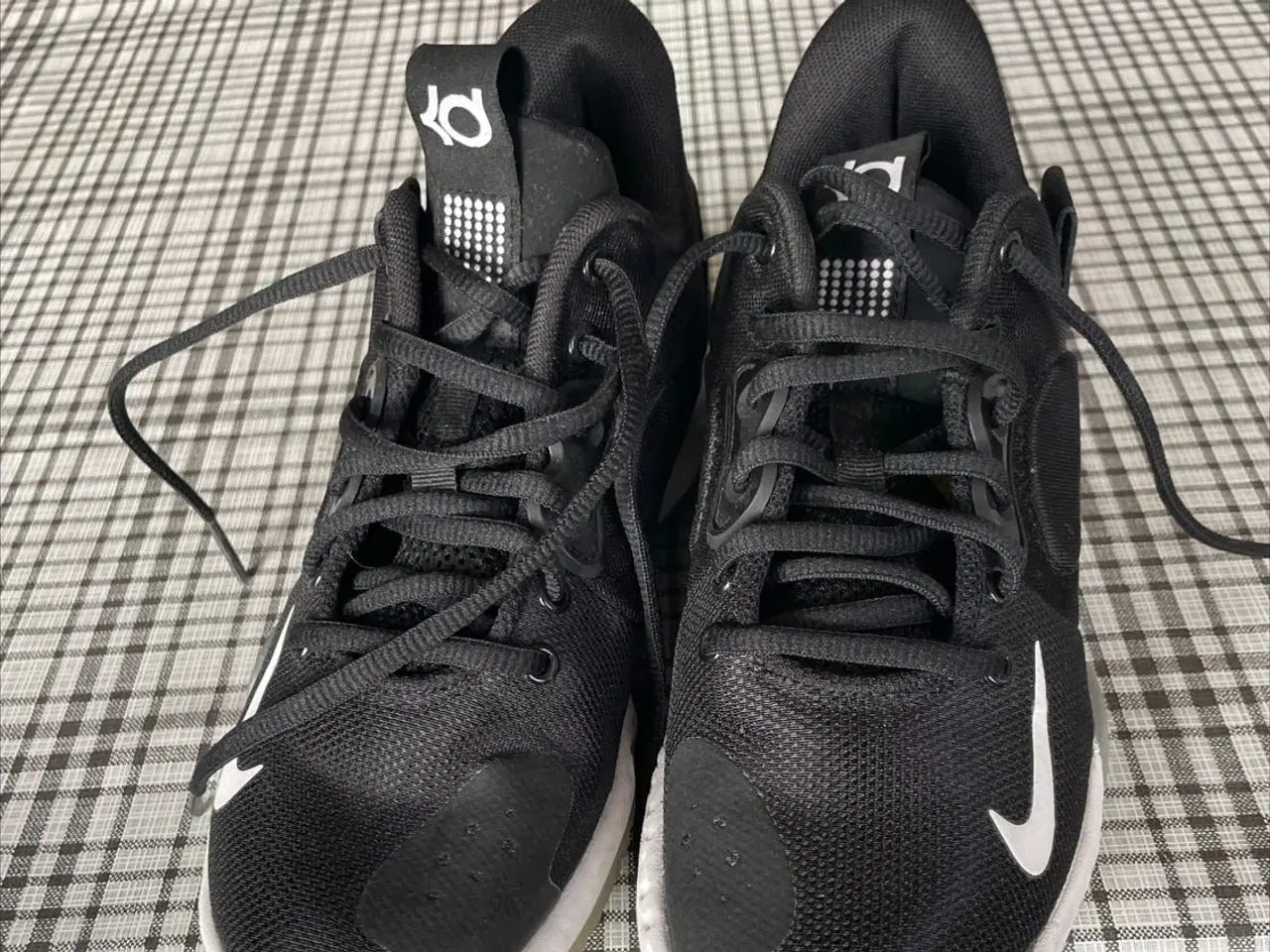 Billede 1 - Nike  dame basketsko str 37,5. 