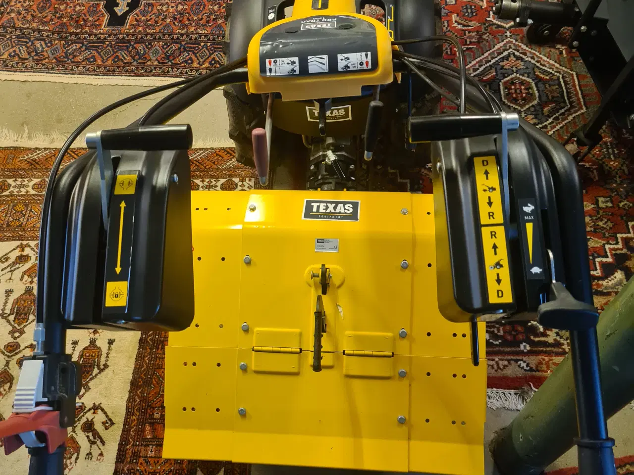 Billede 1 - Stor havefræser med kost. Texas pro trac 1350