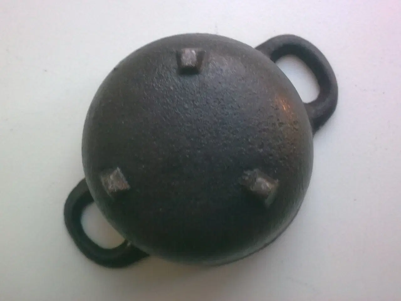 Billede 6 - Baby kigger i bund af gryde... X = Lys forude