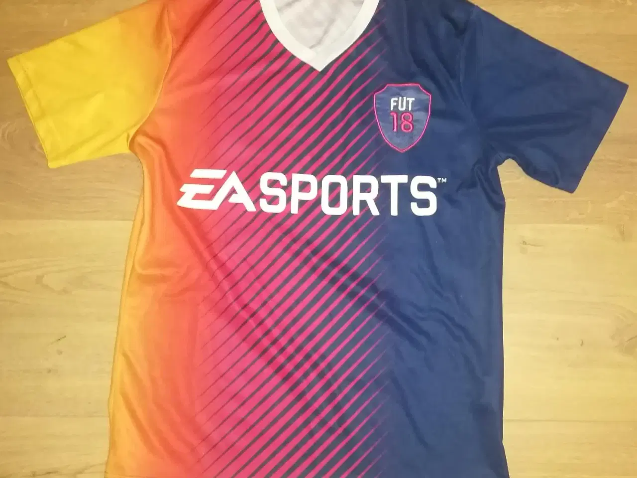 Billede 2 - EA SPORTS FUT18, FLOT STAND, STR. M