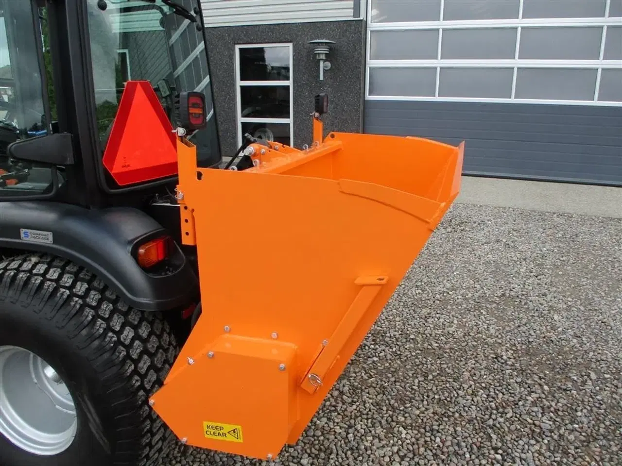 Billede 15 - Solis H26 HST SNOW EDITION med frontlift, front PTO, Vario SHL150 sneplov og SSP140 saltudlægger